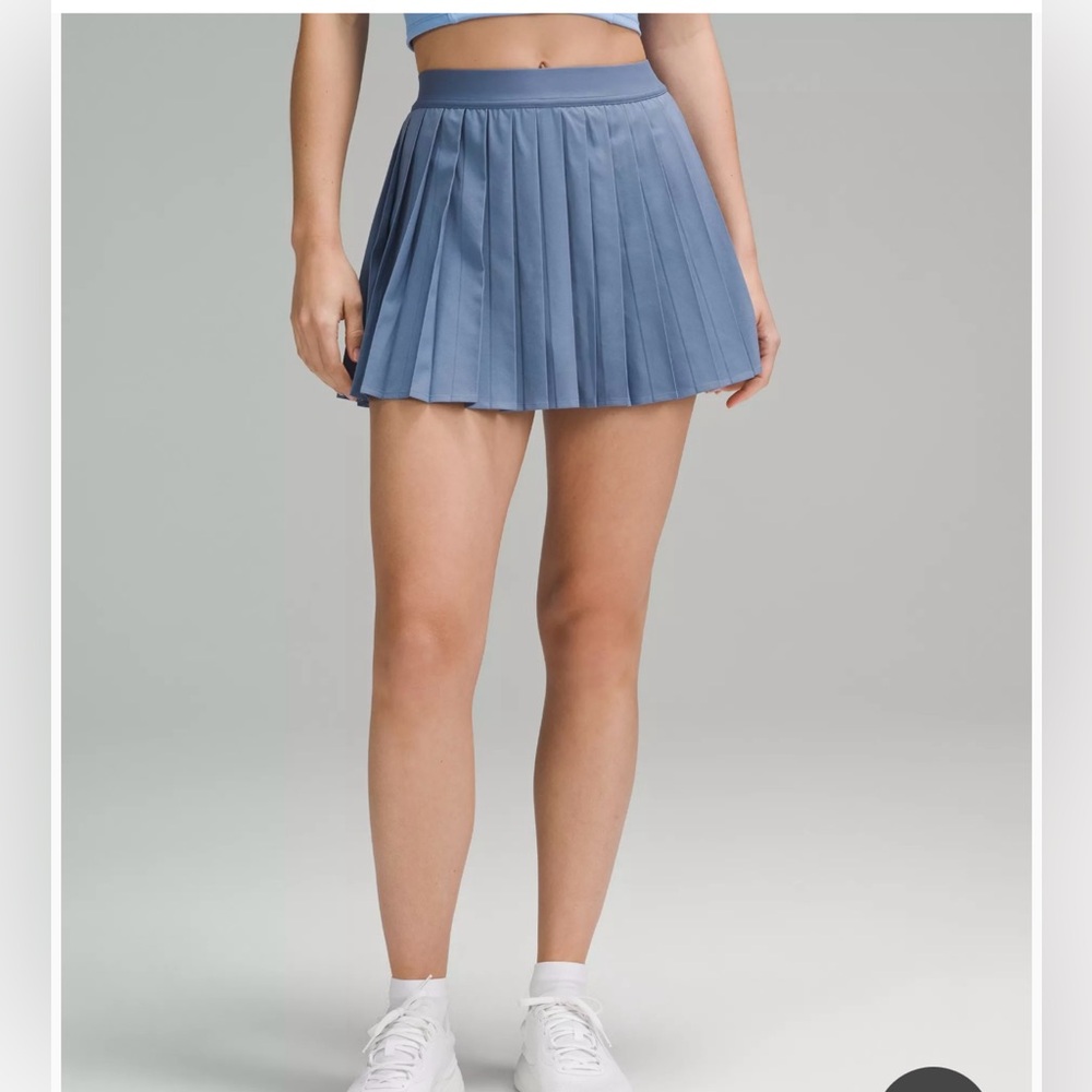 LULULEMON OASIS BLUE PLEATED TENNIS SKIRT 0, pockets in shorts underneath skirt